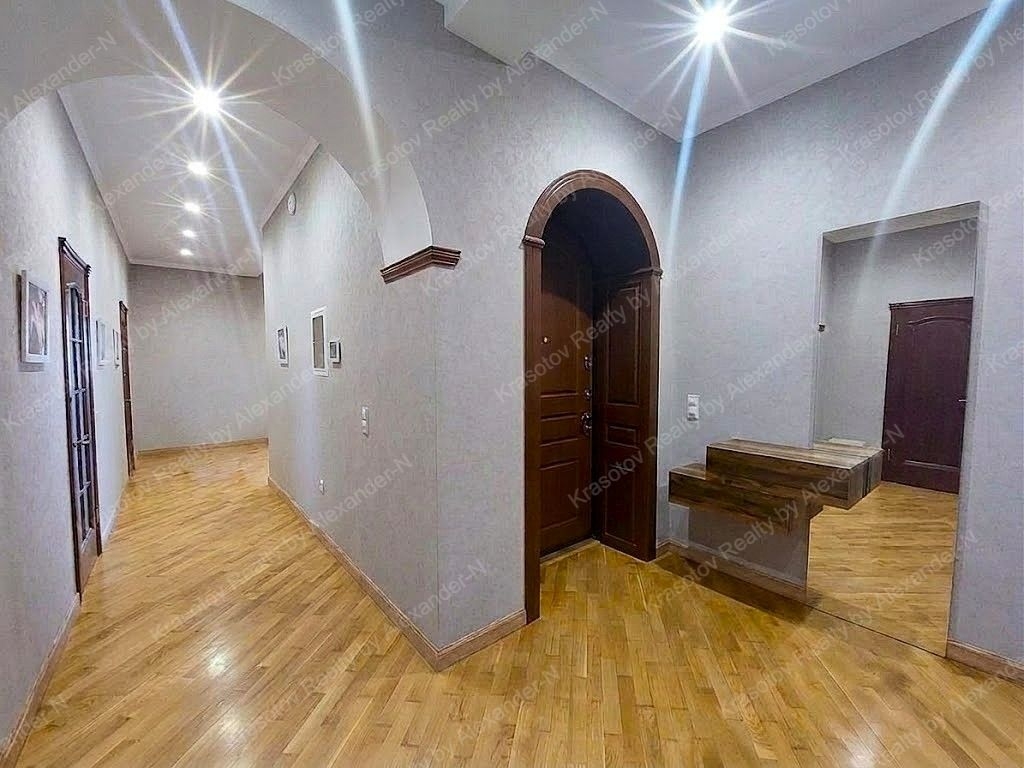 продажа многокомнатной квартиры номер A-174795 в Приморском районе, фото номер 32